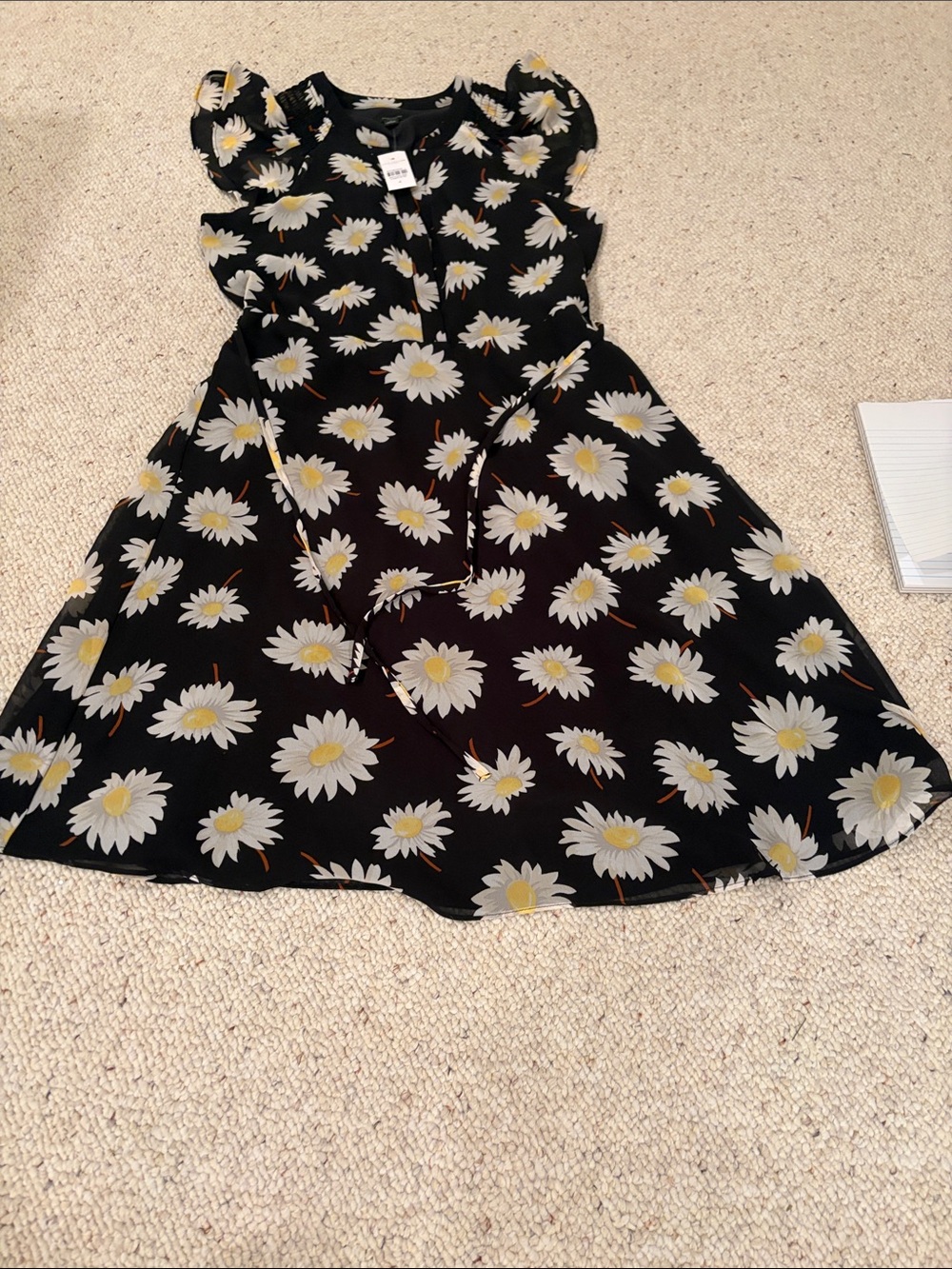 Women’s Ann Taylor brand new Black Daisy Print Flutter Sleeve Dress size four